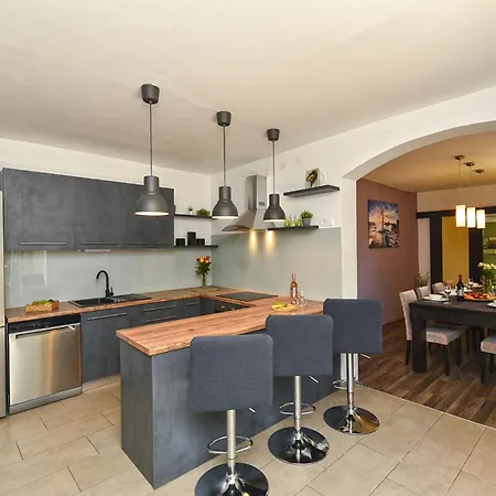 Holiday home House 2019 Frata