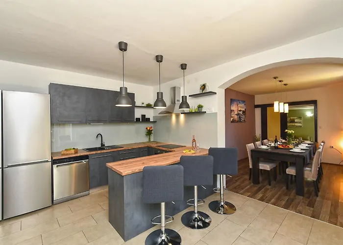 Semesterbostad House 2019 Frata