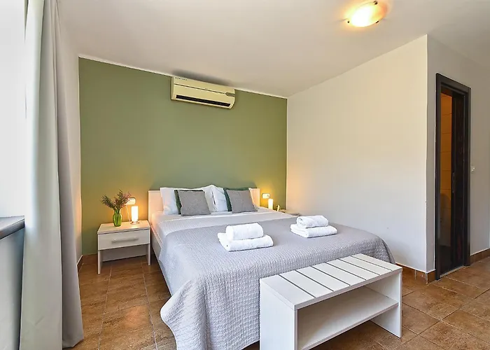 House 2019 Semesterbostad Frata