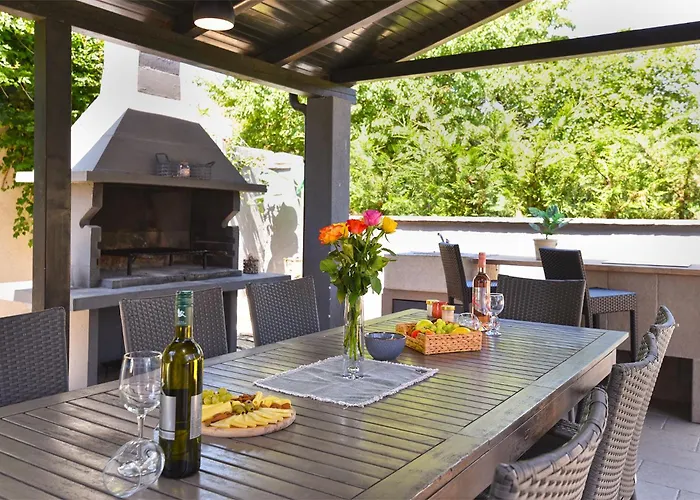 Semesterbostad House 2019 Frata