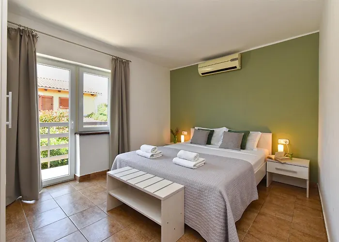 Semesterbostad House 2019 Frata