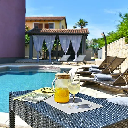 House 2019 Hébergement de vacances *