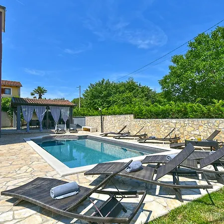 Hébergement de vacances House 2019 Frata